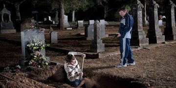 Karanlığın Altında Gerçek mi? Beneath the Darkness Ne Anlatıyor?