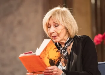 Beyaz Leke Konusu, Özeti ve Karakterleri | Ayşe Kulin’in Dikkat Çeken Romanı